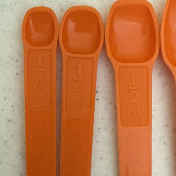 Vintage Tupperware 6 Nesting Measuring Spoons Set Plus D Ring Orange - Picture 2 of 6